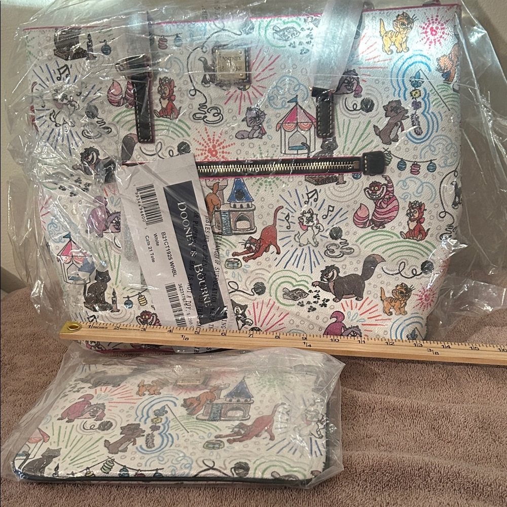 Dooney & Bourke, Disney Cat Tote and Wristlet.  NWT, mon smoking, pet friendly